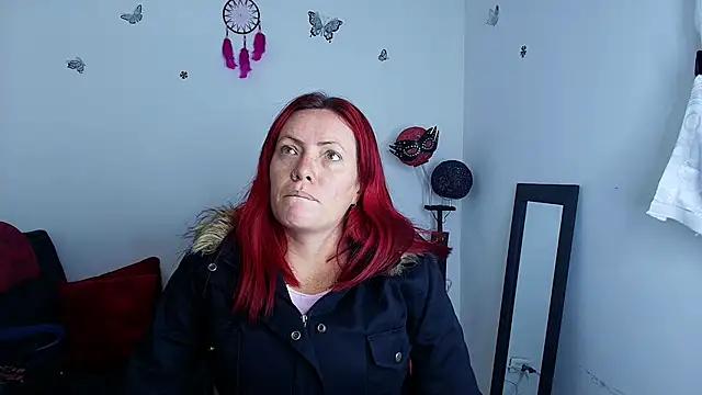 carolinhe_ from StripChat is Freechat