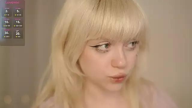 Cassie_Flora from StripChat is Freechat