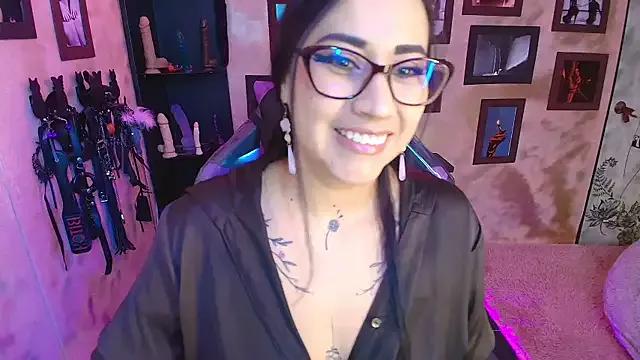 cherryy_bombshelll from StripChat is Freechat