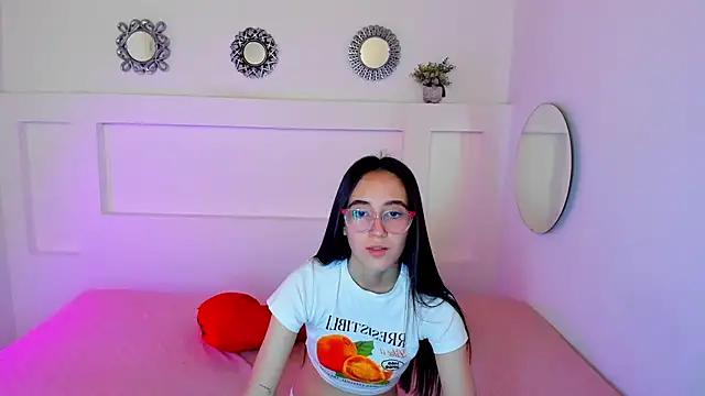 ChloeHil2 from StripChat is Freechat