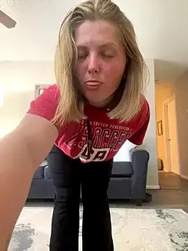 Chloexxxfoster from StripChat is Freechat