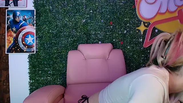 Cloe_five from StripChat is Freechat