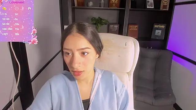 CloeEvanss_ from StripChat is Freechat