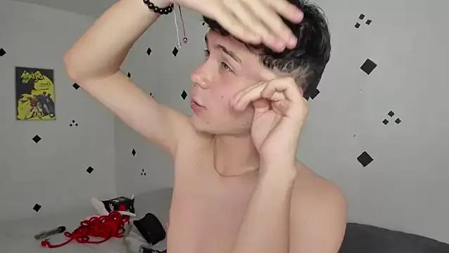 crushnier1 from StripChat is Freechat