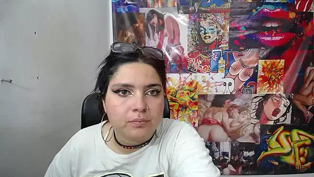 Curvy-Queen from StripChat is Freechat