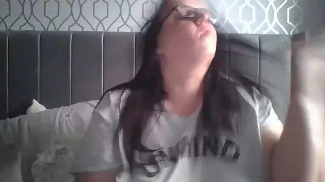 Curvy_OliviaXX from StripChat is Freechat