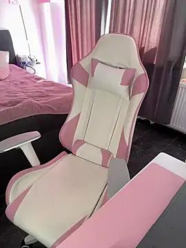CurvyAlexaa from StripChat is Freechat