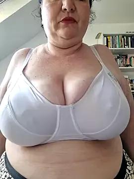 curvymilfxx990 from StripChat is Freechat