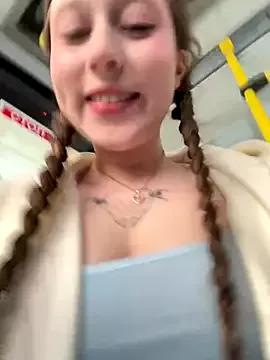 cuteperseon from StripChat is Freechat