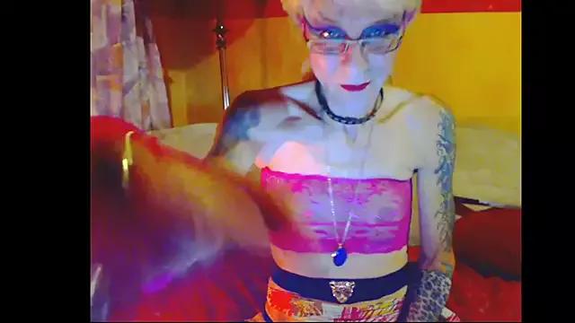 cuxladyboy from StripChat is Freechat