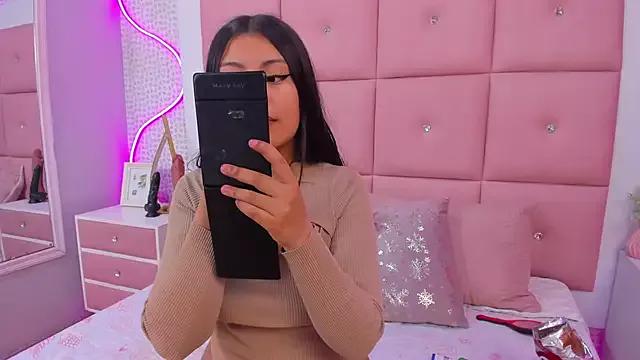 DaisySnugs1 from StripChat is Freechat