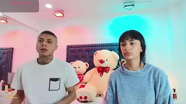 Damian_and_roxanne from StripChat is Freechat