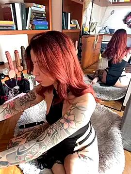 Photos of Dancing_wmyselF_ from StripChat is Freechat