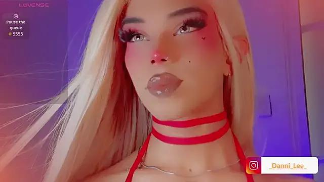 DanniLee_ from StripChat is Freechat
