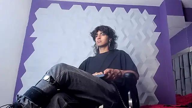 Dante_Crow_ from StripChat is Freechat