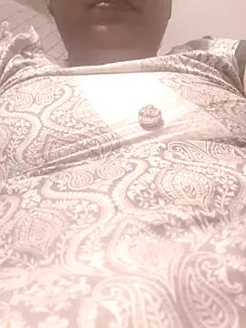 DesiLoverz from StripChat is Freechat