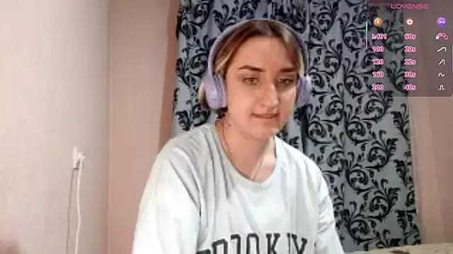 DesireHellgren from StripChat is Freechat