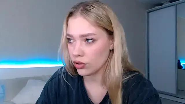 DIANAxxxDIAMOND from StripChat is Freechat