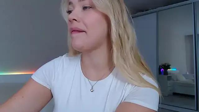DIANAxxxDIAMOND from StripChat is Freechat