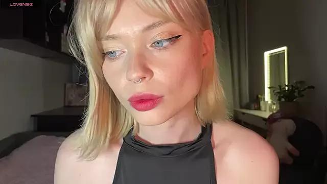 dollfromvenus from StripChat is Freechat