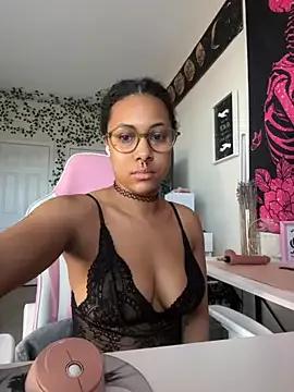 DreaLaLuna from StripChat is Freechat
