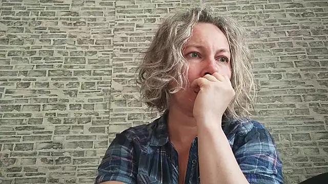 EdithManning from StripChat is Freechat