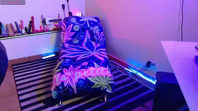 elapetitie from StripChat is Freechat