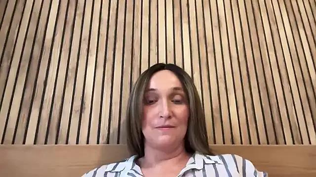 ElegantLilyXX from StripChat is Freechat