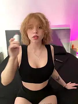 ElinaDeluxe from StripChat is Freechat