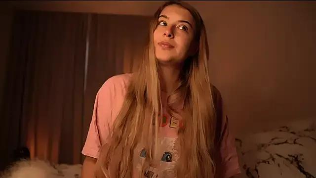 elisa_moon from StripChat is Freechat