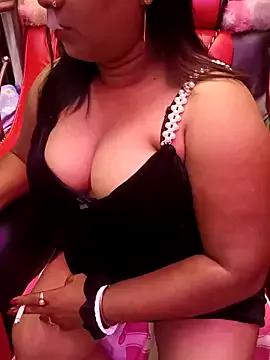ella_mariya from StripChat is Freechat