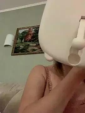 Ella_Pearlie from StripChat is Freechat