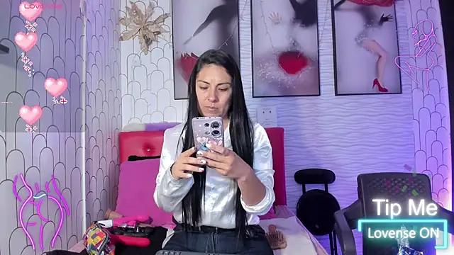 Ella_Rousse from StripChat