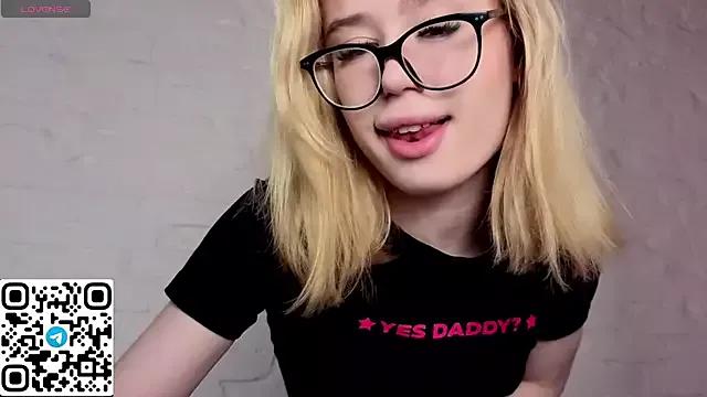 ElliyWilliams from StripChat is Freechat