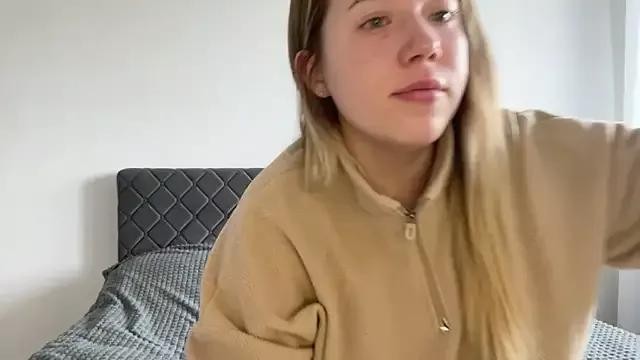Embersweetbunny from StripChat is Freechat