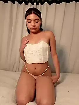 Emiily_bliss from StripChat is Freechat