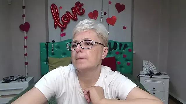 EmiliaGree from StripChat is Freechat