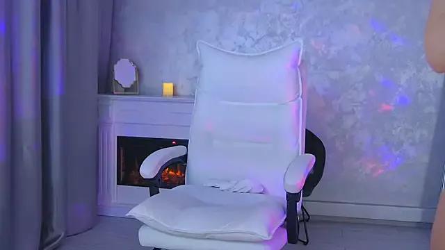 Emilly_Will from StripChat is Freechat