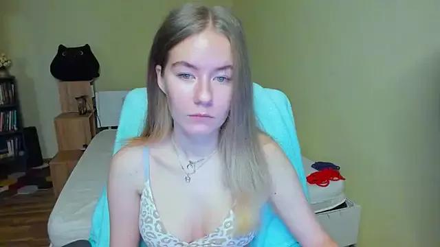 EmilyPaw from StripChat is Freechat