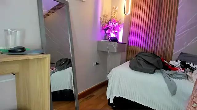 emma__rose1 from StripChat is Freechat