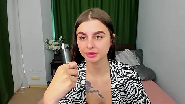 EmmaOlsen4u from StripChat is Freechat