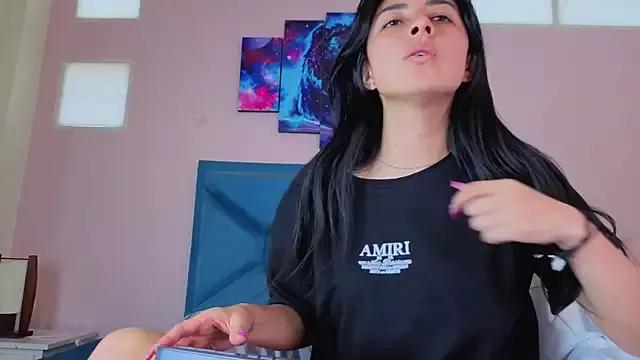 EmmaWilliamss from StripChat is Freechat