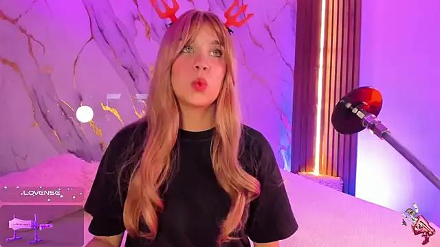 Emmiicute from StripChat is Freechat