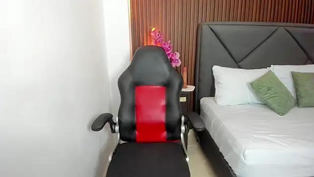 emmily_taylor_ from StripChat is Freechat