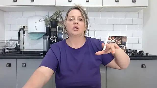 erikaerika from StripChat is Freechat