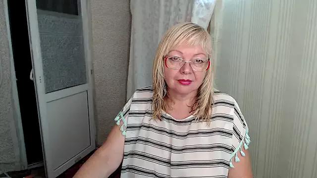EvelynLoveShy from StripChat is Freechat