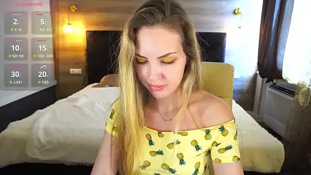 Flora_Tease from StripChat is Freechat