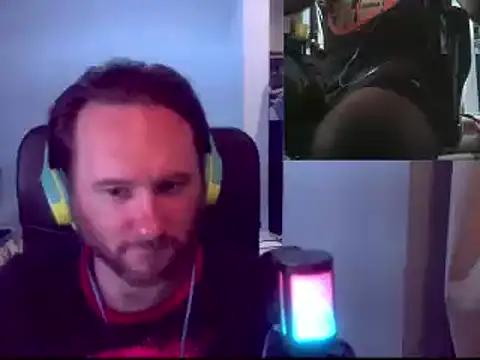 gamedesigndad19 from StripChat is Freechat