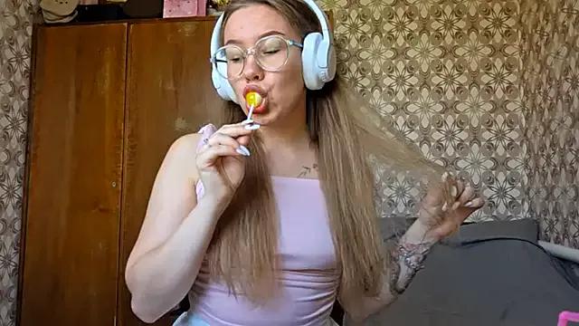 Glossy_Kissa from StripChat is Freechat