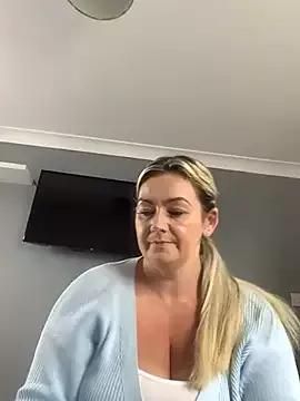 GoldenSquirter from StripChat is Freechat